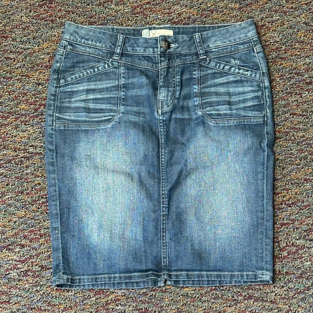 EUC Level 99 Women's Demin Skirt, Size 28 (US Size 6)